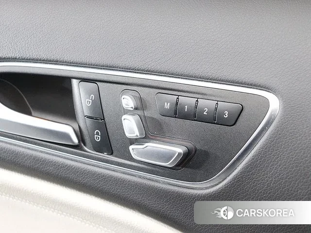 Mercedes-Benz GLA-Class X156 2018 Синий из Кореи, фото 3