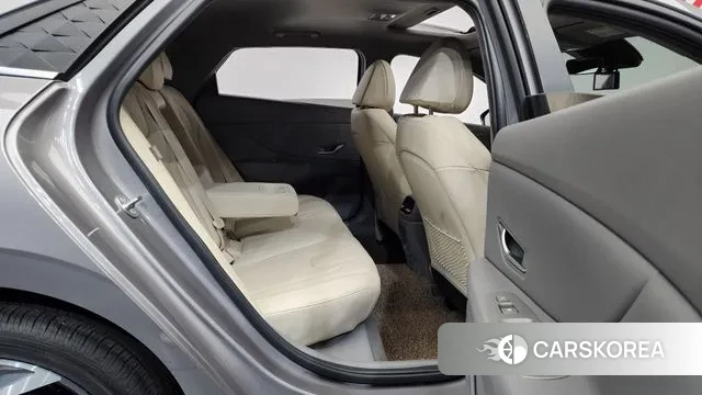 Hyundai The New Avante (CN7) 2024 Серебристо-серый из Кореи, фото 3