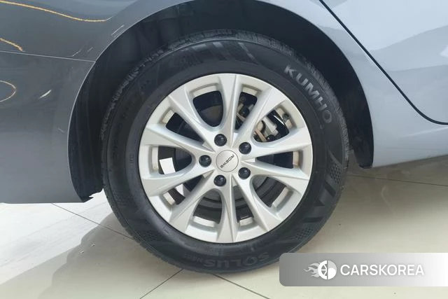 Roewe i5 2024 Темно-серый из Китая, фото 3