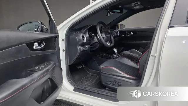 Kia The New K3 2nd generation 2022 Белый из Кореи, фото 3