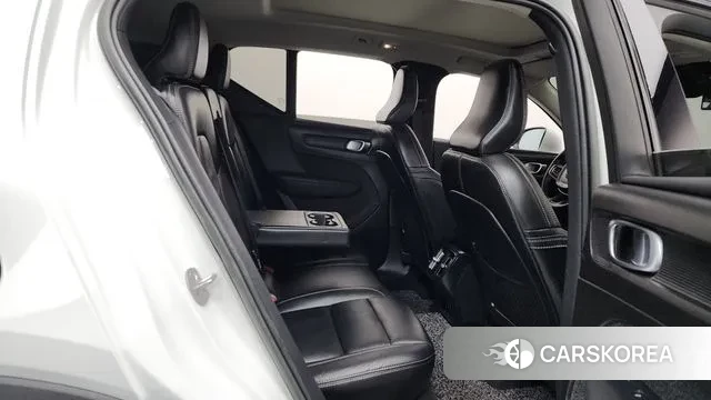 Volvo XC40 2023 Белый из Кореи, фото 3