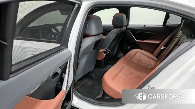 BMW 5 Series (G60) 2025 Белый из Кореи, фото 3