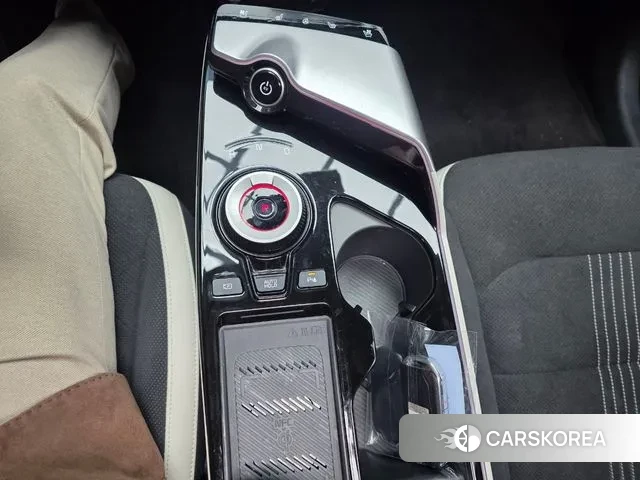 Kia EV6 2022 Серебристо-серый из Кореи, фото 3