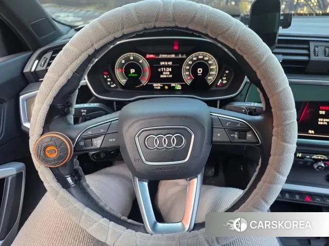 Audi Q3 (F3) 2023 Белый из Кореи, фото 3