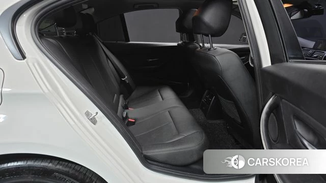 BMW 3 Series (F30) 2018 Белый из Кореи, фото 3