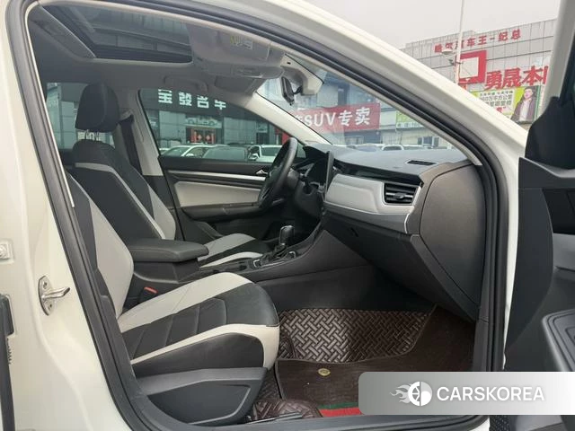 Volkswagen Bora 2023 Белый из Китая, фото 3