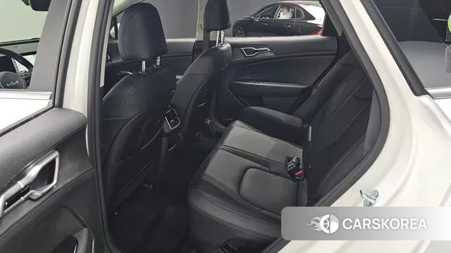 Kia Sportage 5th Generation Hybrid 2023 Белый из Кореи, фото 3