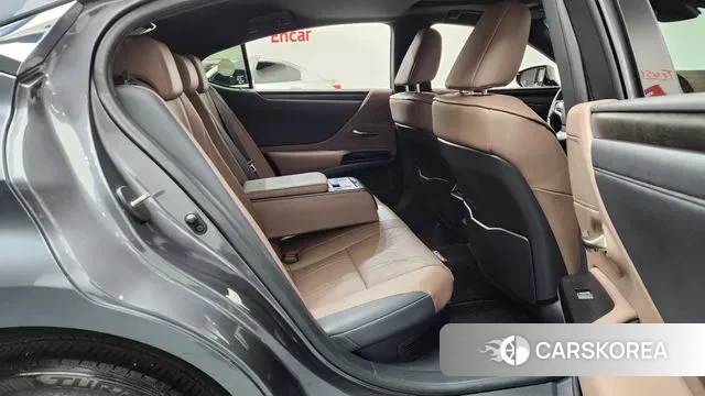 Lexus ES300h 7th generation 2023 Серый из Кореи, фото 3