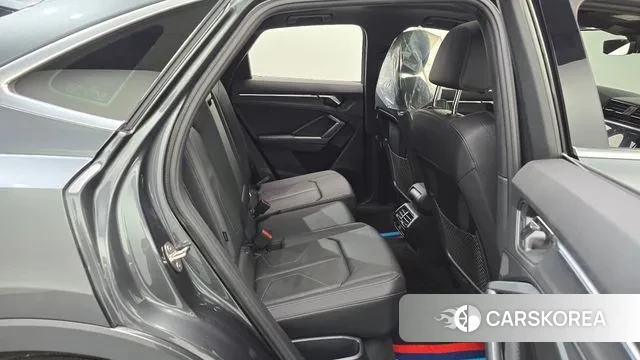 Audi Q3 (F3) 2023 Серый из Кореи, фото 3