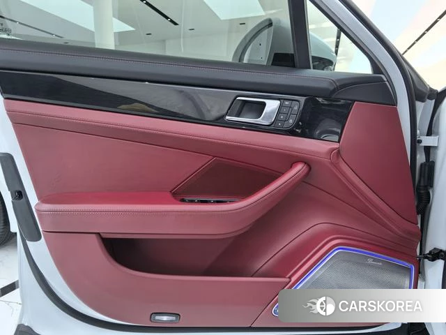 Porsche Panamera 2023 Белый из Китая, фото 3