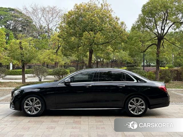 Mercedes-Benz E-class id 3882521 из Китая 3