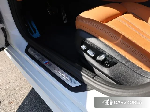 BMW 5 Series (G30) 2023 Белый из Кореи, фото 3