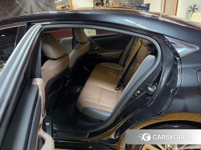 Lexus ES300h 7th generation 2023 Черный из Кореи, фото 3