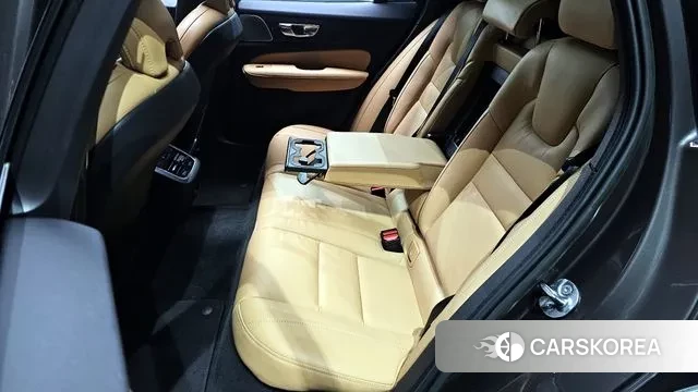 Volvo V60 Cross-Country 2nd Generation 2023 Серый из Кореи, фото 3