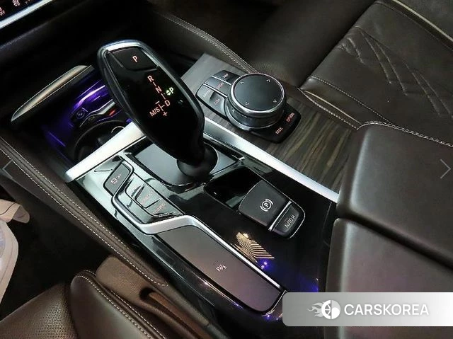 BMW 5 Series (G30) 2018 Серебристо-серый из Кореи, фото 3