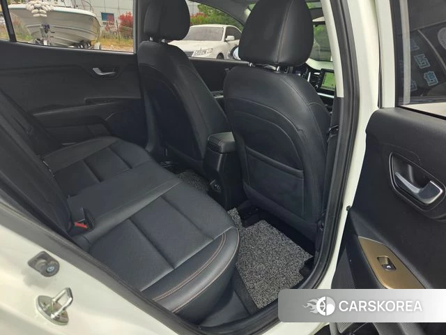 Kia Stonic 2018 Белый из Кореи, фото 3