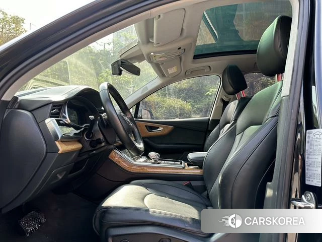 Audi Q7 2021 Черный из Китая, фото 3