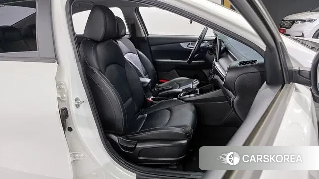 Kia The New K3 2nd generation 2021 Белый из Кореи, фото 3