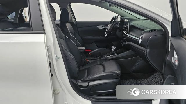 Kia The New K3 2nd generation 2022 Белый из Кореи, фото 3