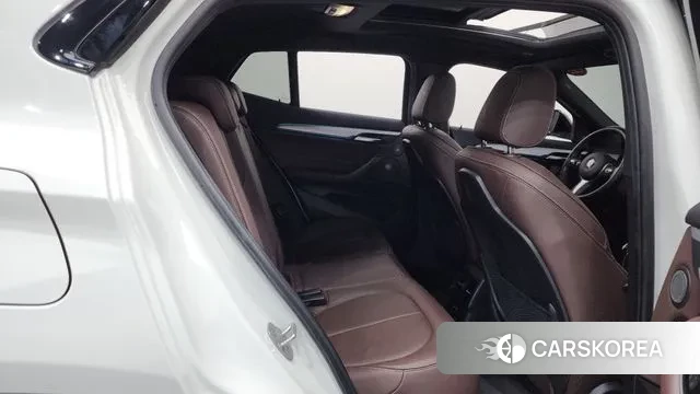 BMW X2 (F39) 2023 Белый из Кореи, фото 3