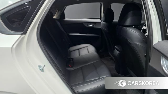 Kia The New K3 2nd generation 2022 Белый из Кореи, фото 3