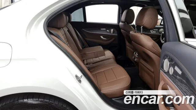 Mercedes-Benz E-Class W213 2022 Белый из Кореи, фото 3