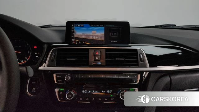 BMW 3 Series (F30) 2018 Белый из Кореи, фото 3