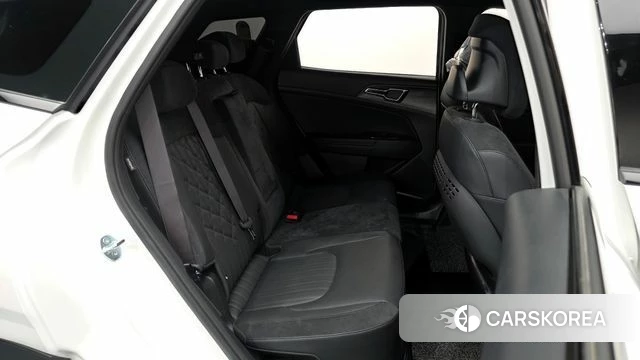 Kia Sportage 5th Generation Hybrid 2024 Белый из Кореи, фото 3