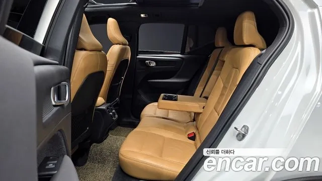 Volvo XC40 2022 Белый из Кореи, фото 3