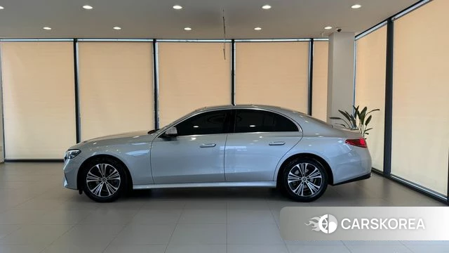 Mercedes-Benz E-Class W214 2025 Серебристо-серый из Кореи, фото 3