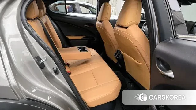 Lexus UX250h 2023 Серебристо-серый из Кореи, фото 3