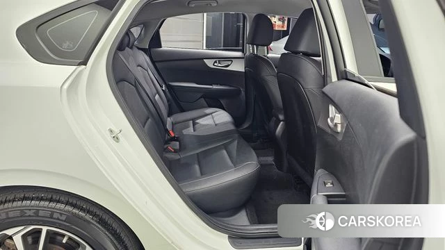 Kia The New K3 2nd generation 2021 Белый из Кореи, фото 3