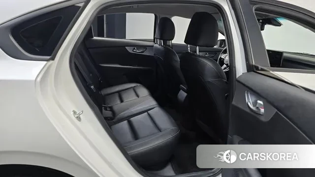 Kia The New K3 2nd generation 2021 Белый из Кореи, фото 3