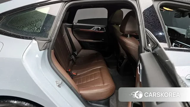 BMW 4 Series (G22) 2023 Серебристо-серый из Кореи, фото 3