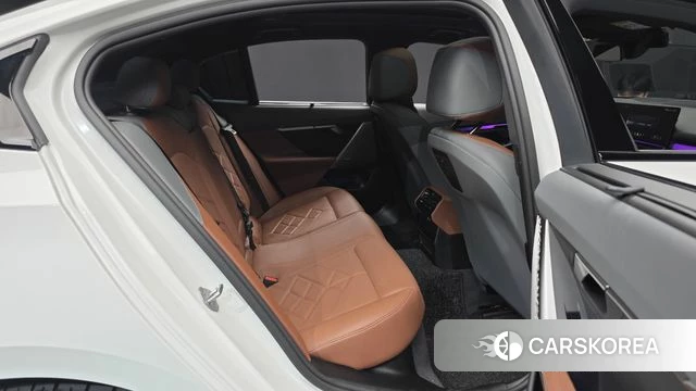 BMW 5 Series (G60) 2024 Белый из Кореи, фото 3