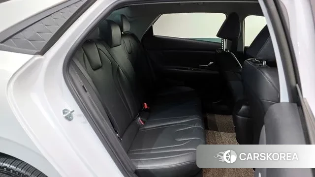 Hyundai The New Avante (CN7) 2023 Белый из Кореи, фото 3