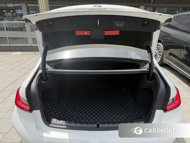 BMW 3 series 2025 Белый из Китая, фото 3