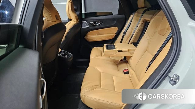 Volvo XC60 second Generation 2021 Белый из Кореи, фото 3