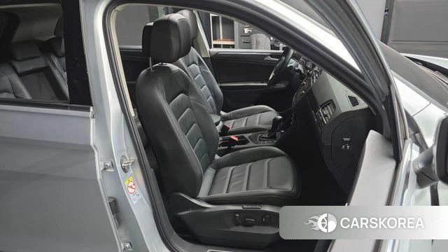 Volkswagen Tiguan second Generation 2020 Серебряный из Кореи, фото 3