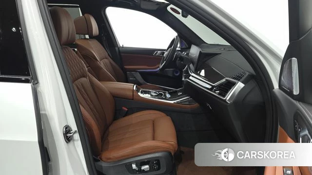 BMW X7 (G07) 2025 Белый из Кореи, фото 3