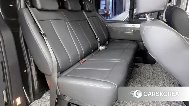 Hyundai Staria 2023 Белый из Кореи, фото 3