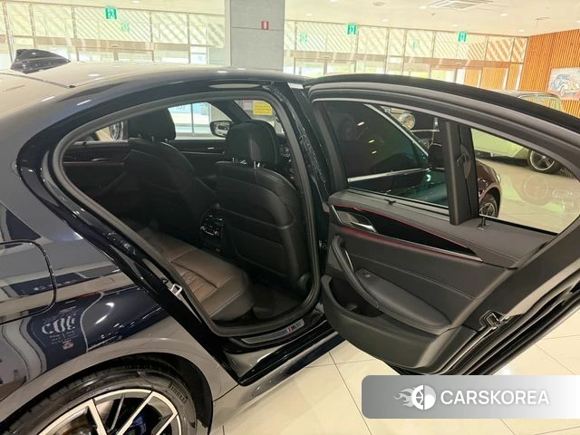 BMW 5 Series (G30) 2023 Черный из Кореи, фото 3