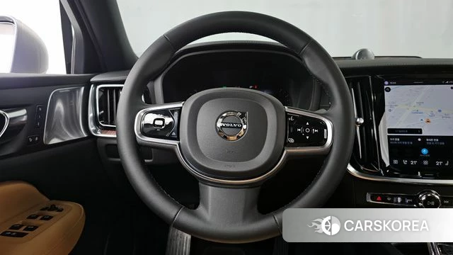 Volvo S60 3rd generation 2023 Серебряный из Кореи, фото 3