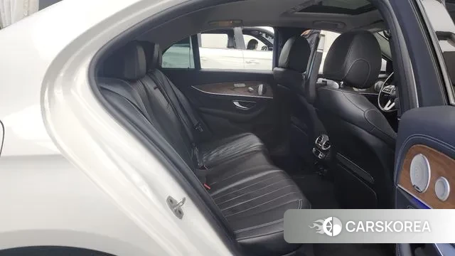 Mercedes-Benz E-Class W213 2020 Белый из Кореи, фото 3