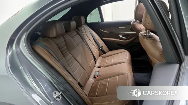 Mercedes-Benz E-Class W213 2022 Серебристо-серый из Кореи, фото 3