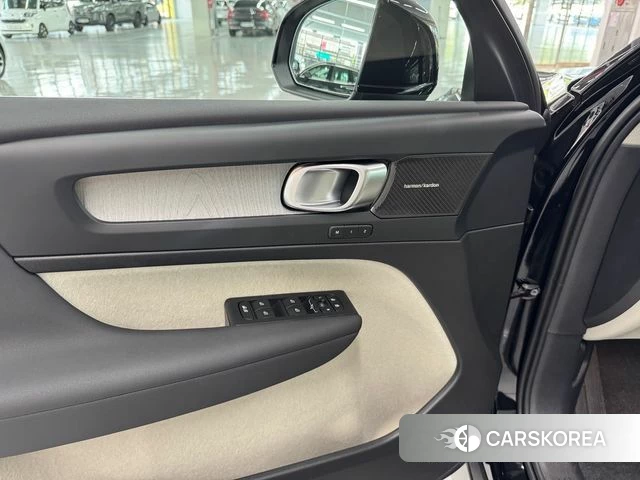 Volvo XC40 2025 Черный из Кореи, фото 3