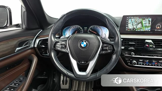 BMW 5 Series (G30) 2018 Белый из Кореи, фото 3