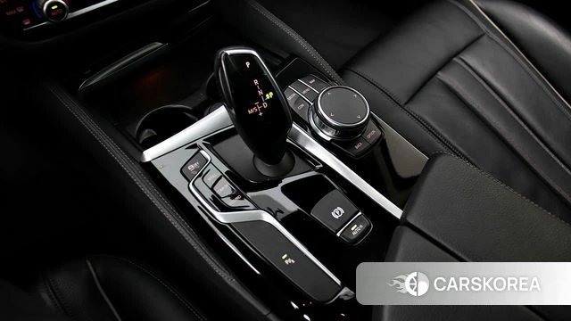 BMW 5 Series (G30) 2019 Белый из Кореи, фото 3