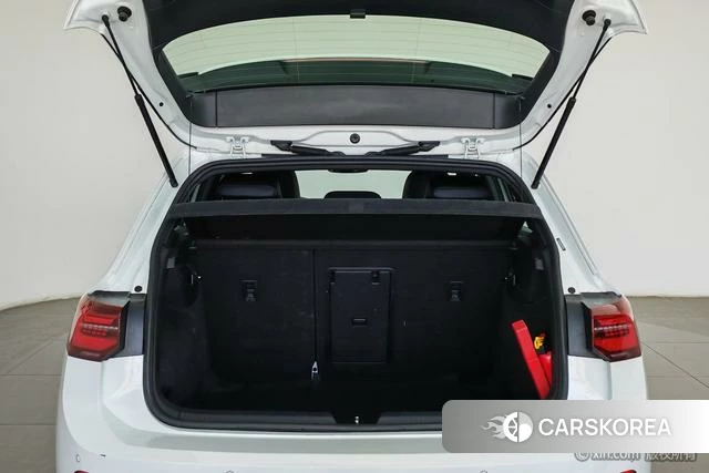 Volkswagen Golf 2022 Белый из Китая, фото 3
