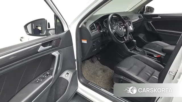 Volkswagen Tiguan second Generation 2020 Белый из Кореи, фото 3